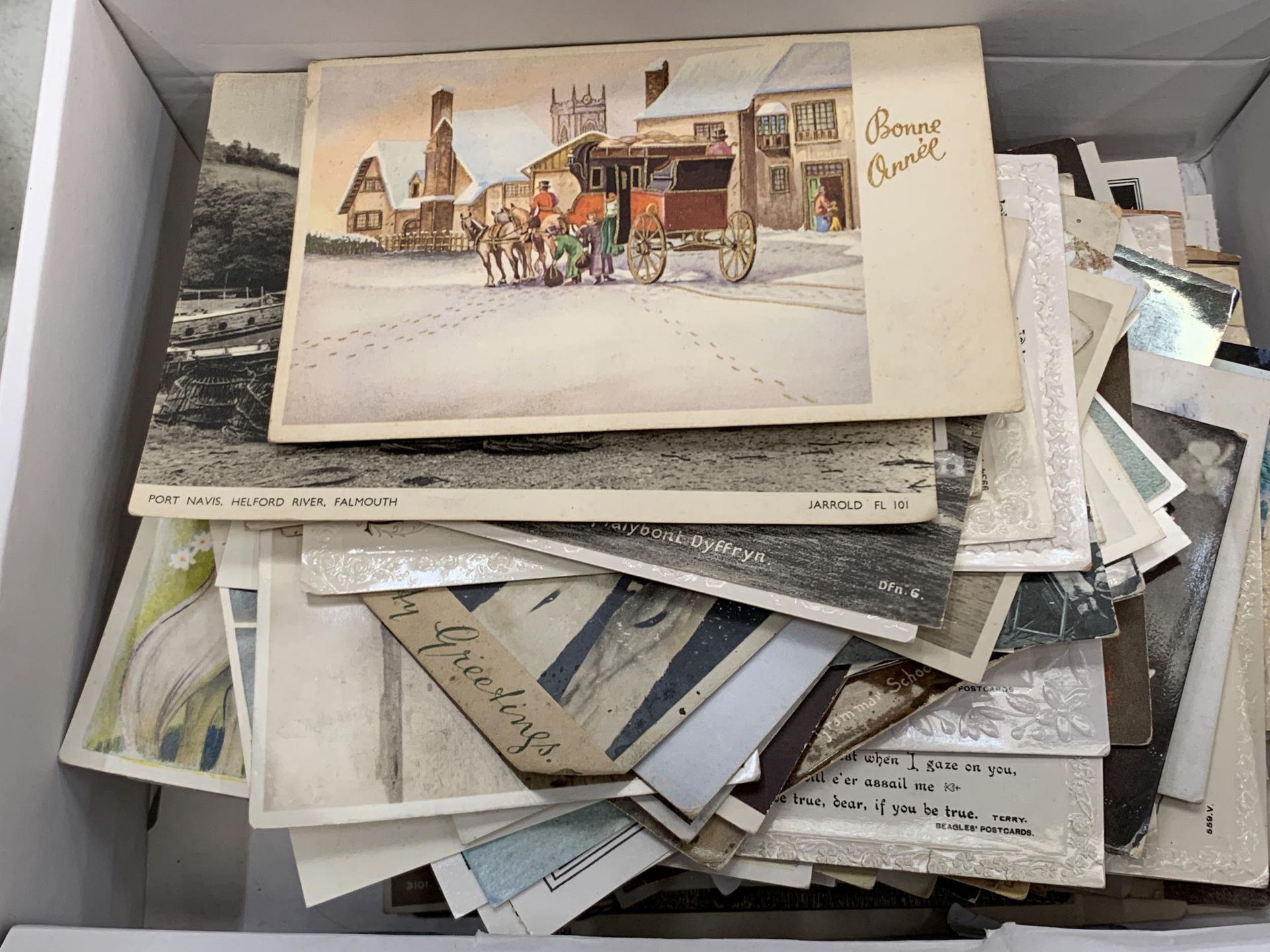 A COLLECTION OF VINTAGE POSTCARDS AND GREETINGS CARDS