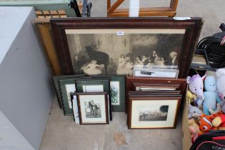 AN ASSORTMENT OF VARIOUS VINTAGE FRAMED PRINTS AND PICTURES