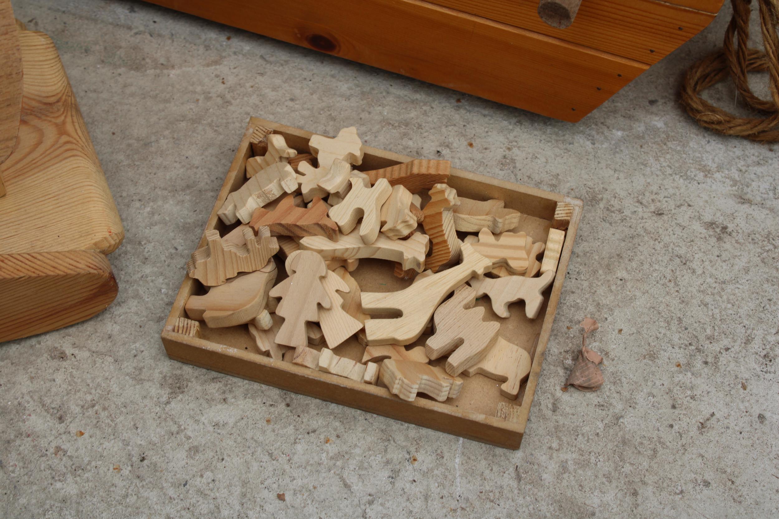 TWO WOODEN ARKS AND WOODEN ANIMALS - Image 2 of 3