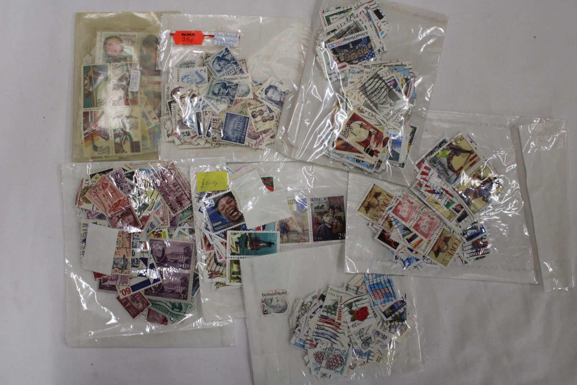 A QUANTITY OF STAMPS FROM THE USA IN PACKETS - Bild 2 aus 6