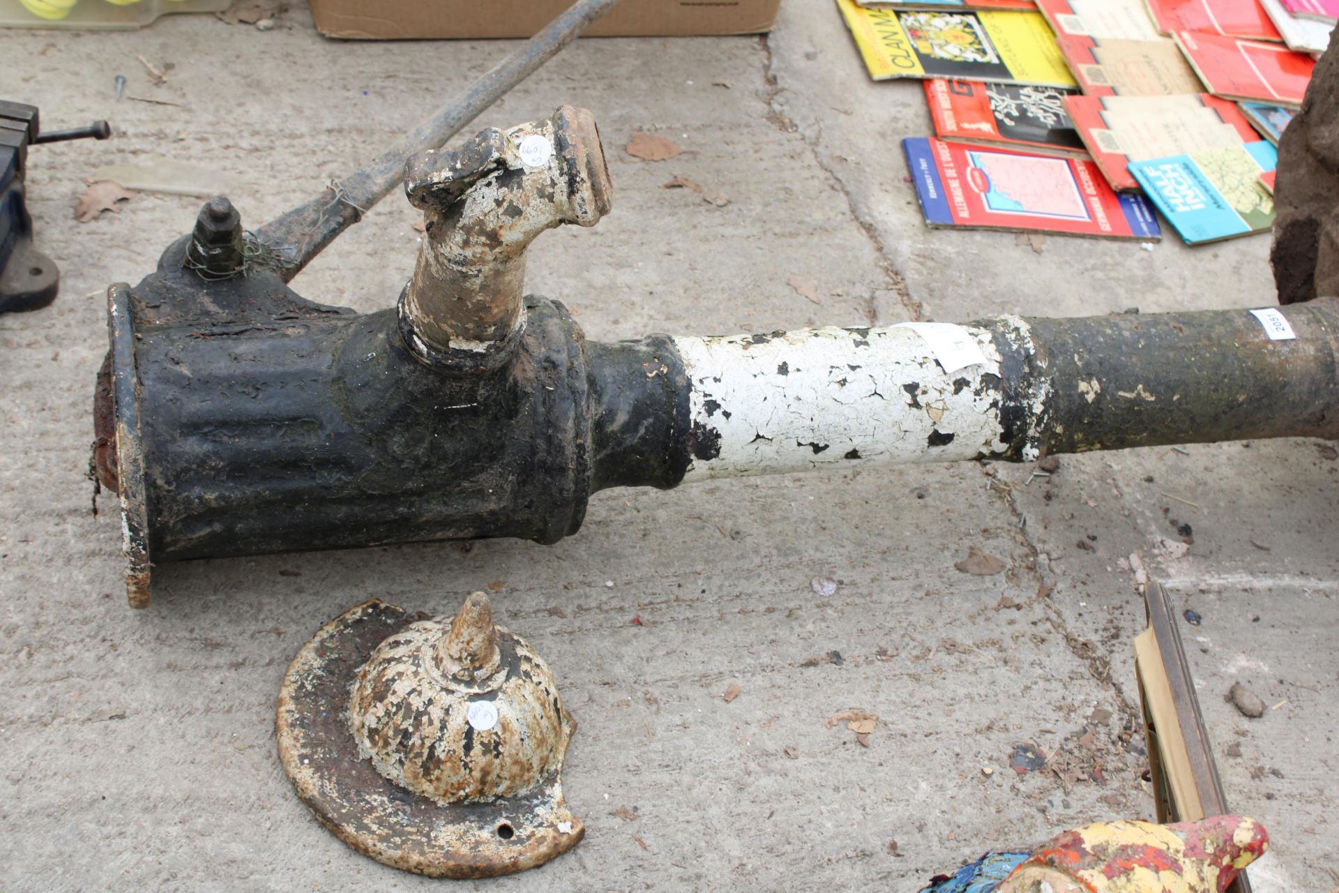 A VINTAGE CAST IRON WATER PUMP - Image 3 of 3