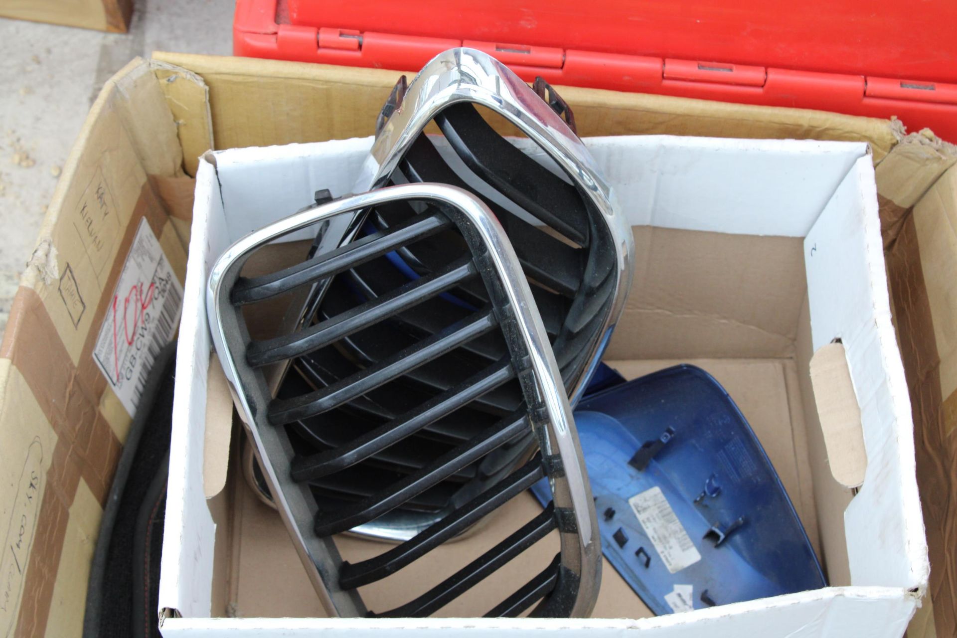 AN ASSORTMENT OF AMG CAR SPARES TO INCLUDE GRILLS AND FLOOR MATS ETC - Image 3 of 3