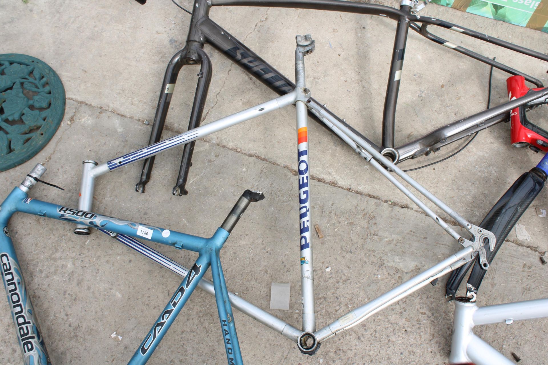 THREE VARIOUS BIKE FRAMES TO INCLUDE A CANNONDALE AND A PEUGEOT ETC - Image 2 of 3