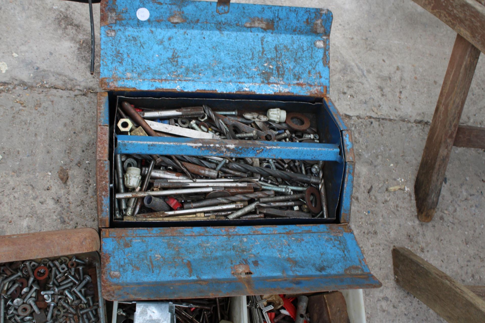 AN ASSORTMENT OF TOOLS AND HARDWARE TO INCLUDE SOCKETS, SPANNERS AND NUTS AND BOLTS ETC - Image 4 of 4