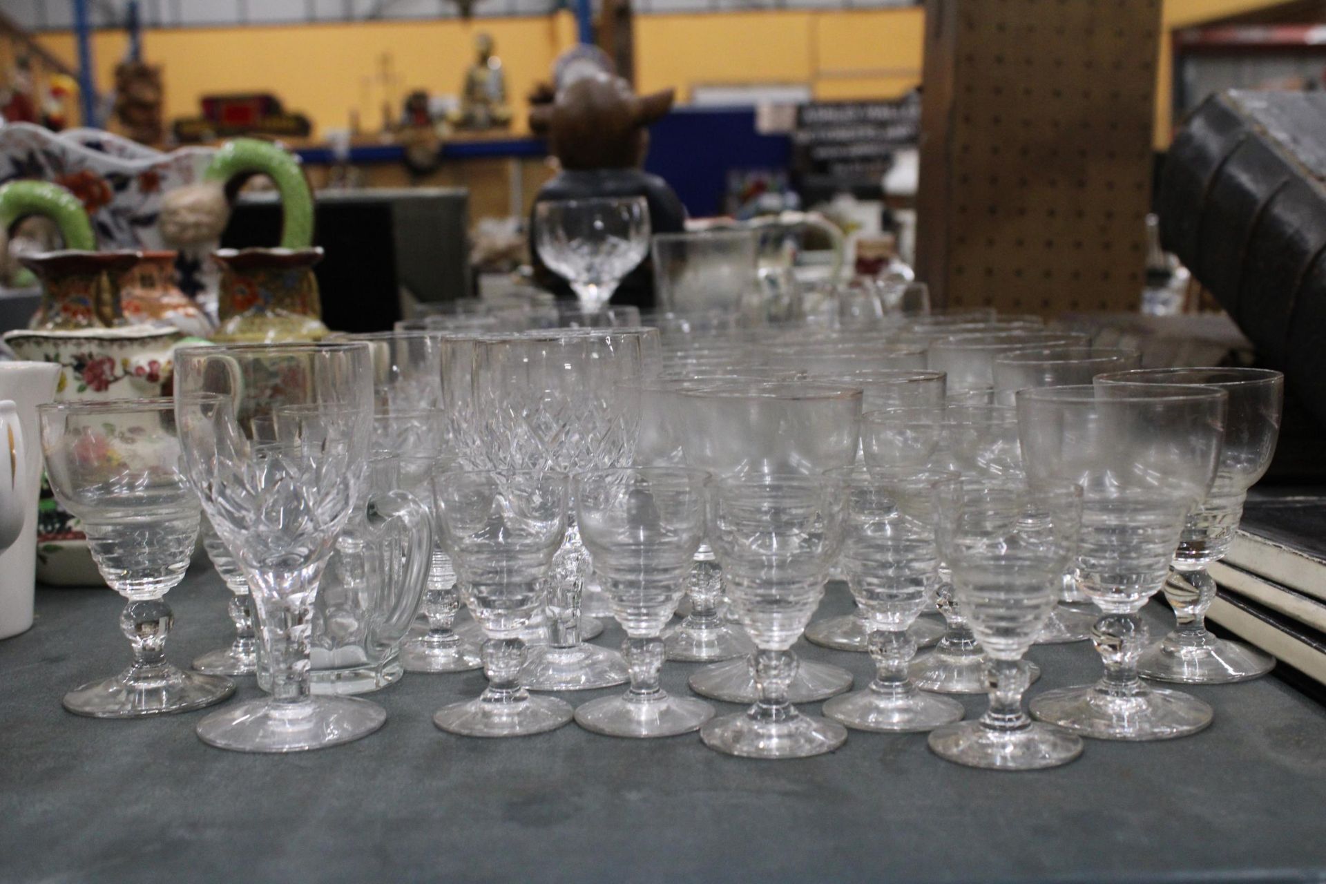 A LARGE QUANTITY OF GLASSES TO INCLUDE SHERRY, LIQUER, TUMBLERS, ETC - Image 2 of 5
