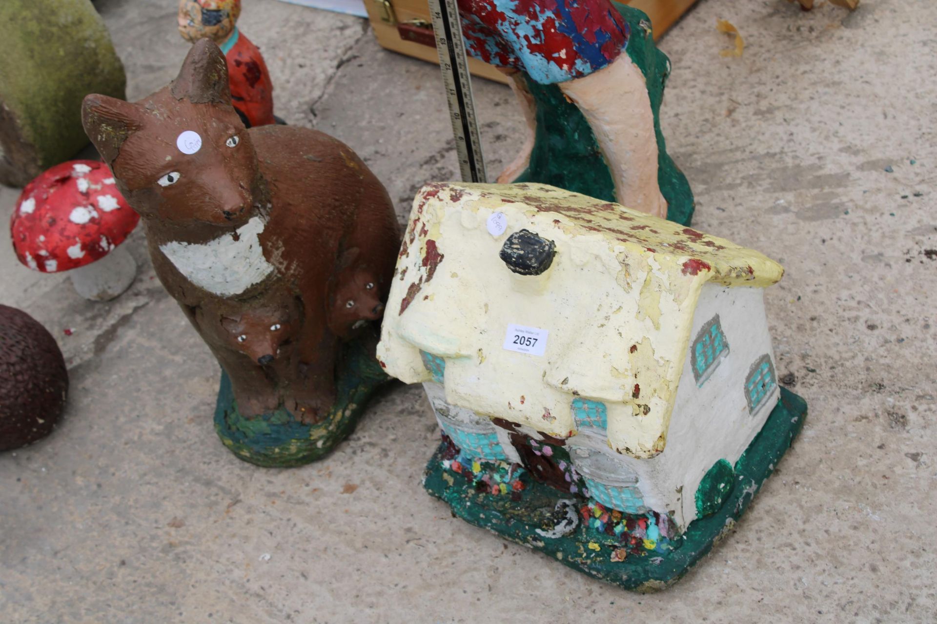 THREE CONCRETE GARDEN FIGURES TO INCLUDE A FOX AND A HOUSE ETC - Image 3 of 3