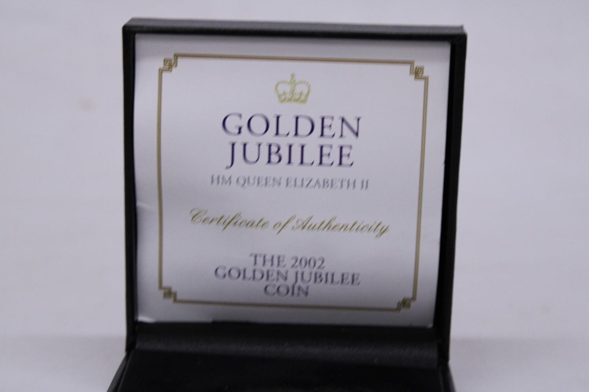 A GOLDEN JUBILEE HM QUEEN ELIZABETH 2002 50P COIN IN PRESENTATION BOX WITH CERTIFICATE OF - Image 4 of 4