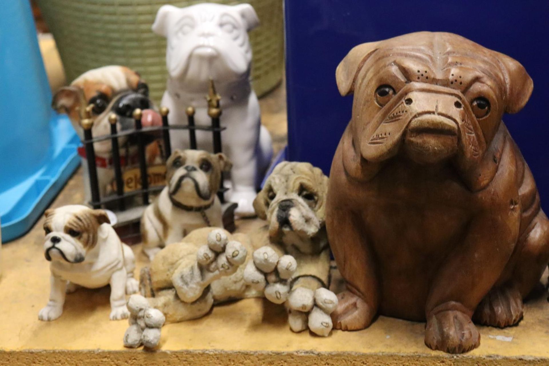 A LARGE COLLECTION OF BULLDOG FIGURES - Image 4 of 5