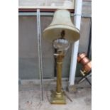 A VINTAGE HEAVY BRASS TABLE LAMP WITH SHADE (A/F)