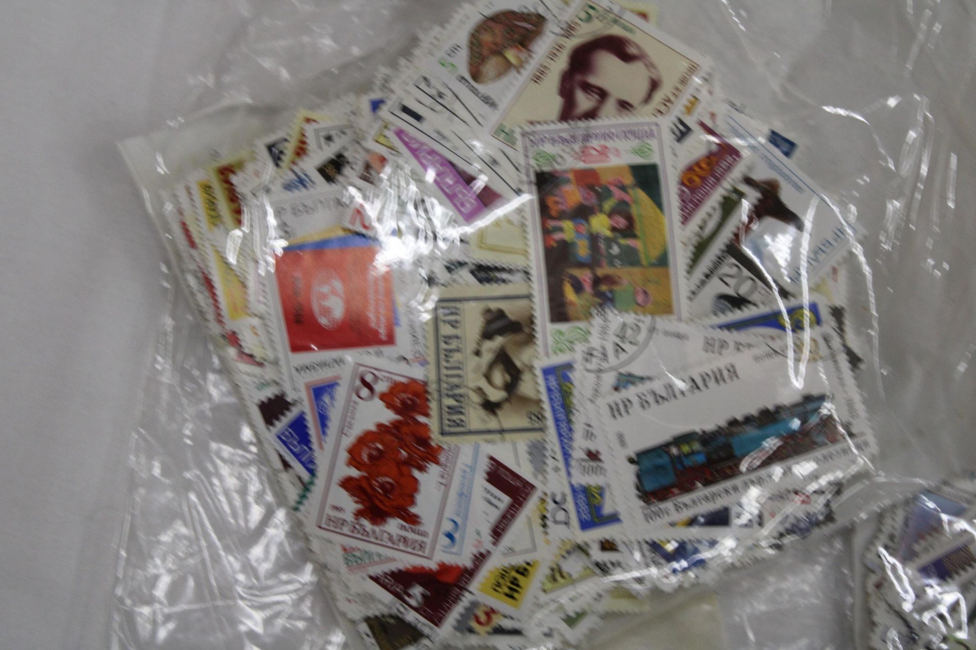 A LARGE COLLECTION OF STAMPS FROM BULGARIA - Image 2 of 5