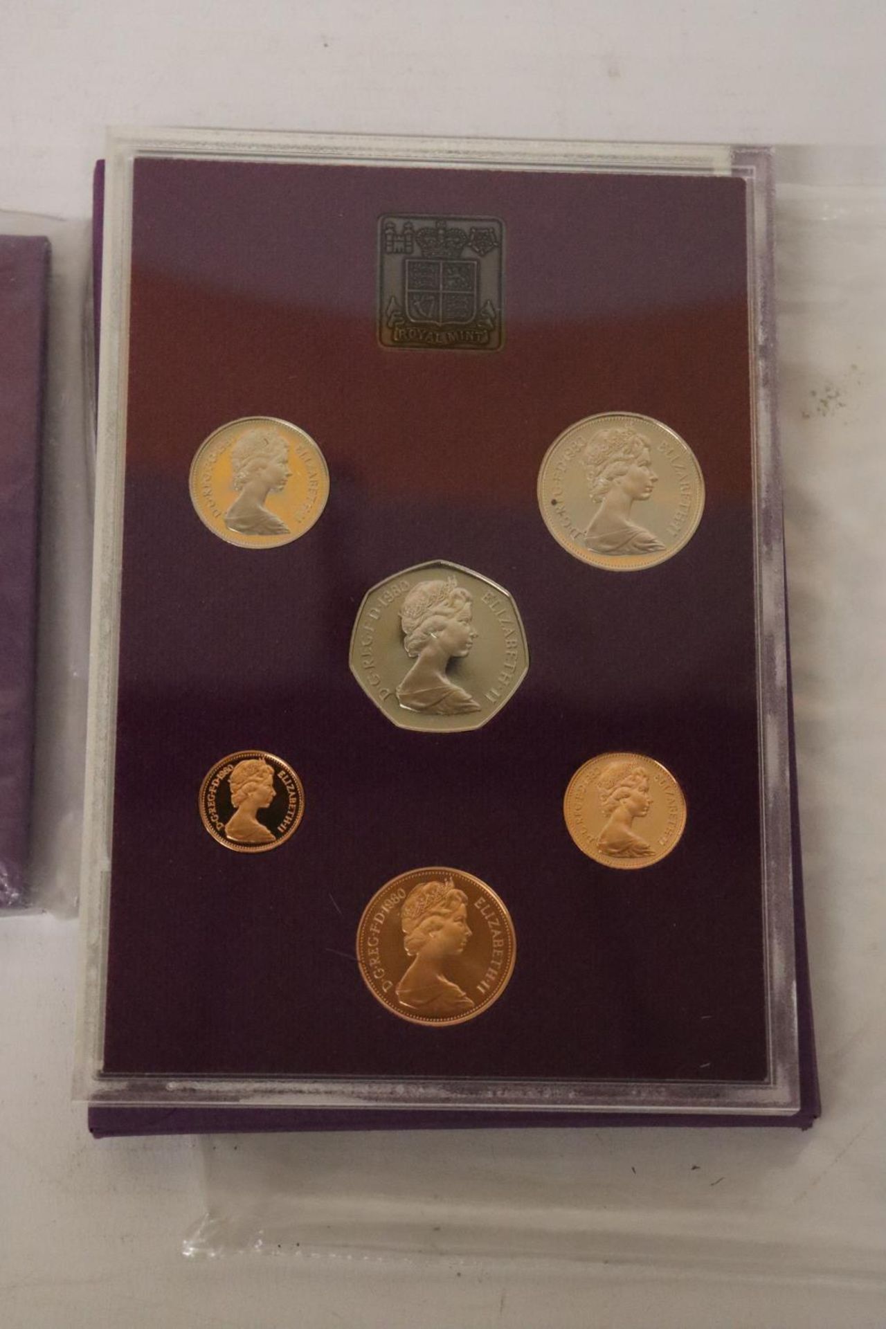UK & NI 2 X ’80 AND 4 X ’81 YEAR PACKS OF COINS CONTAINED IN ENVELOPE - Image 3 of 3