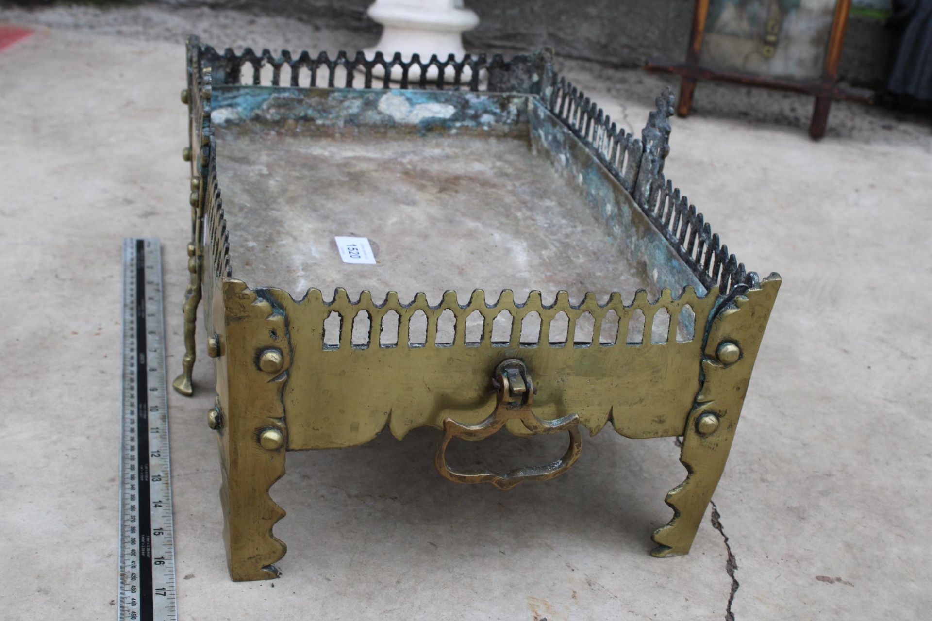 A VINTGE BRASS MIDDLE EASTERN FIRE GRATE - Image 3 of 4