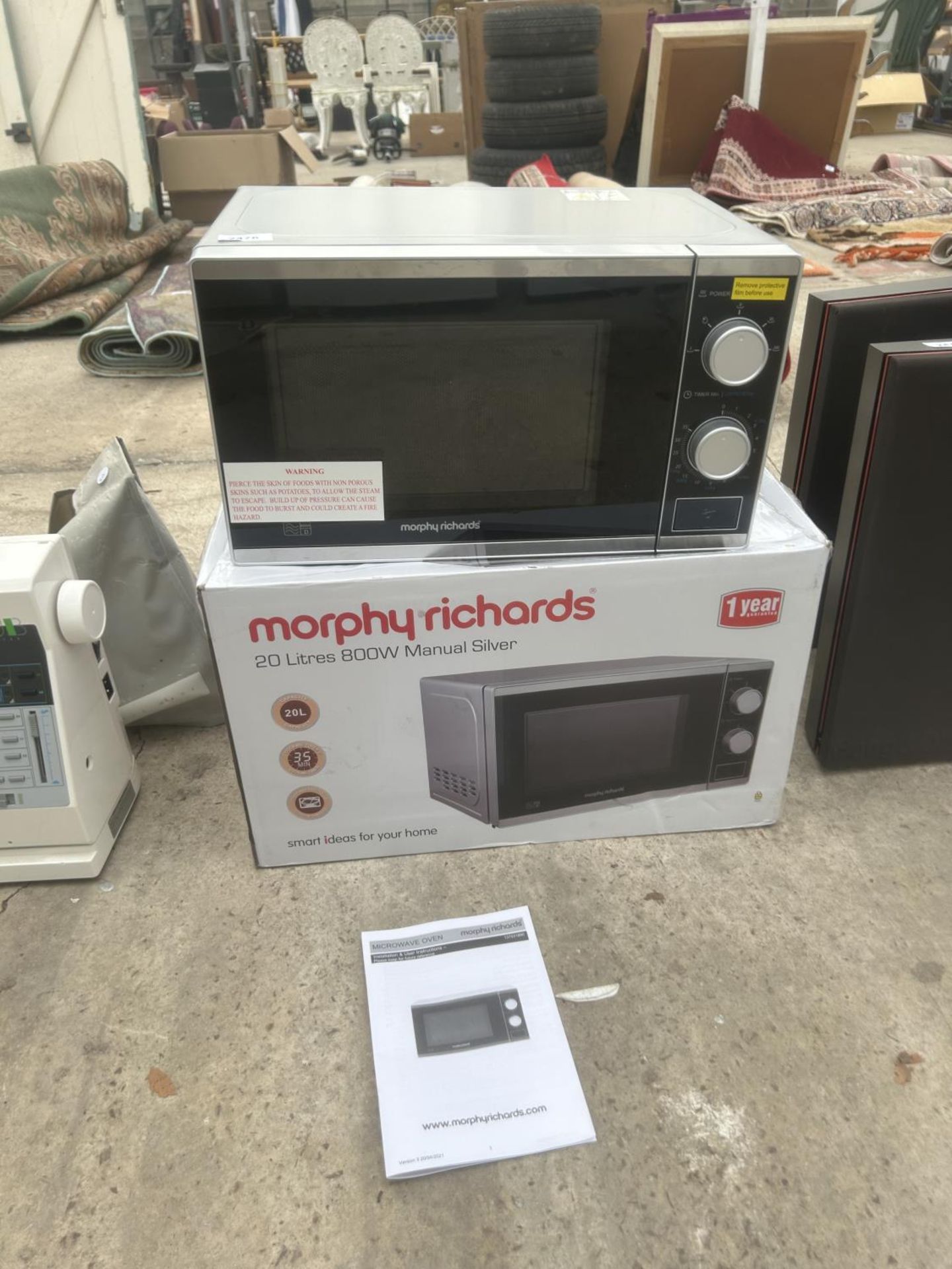 A MORPHY RICHARDS 800W MICROWAVE
