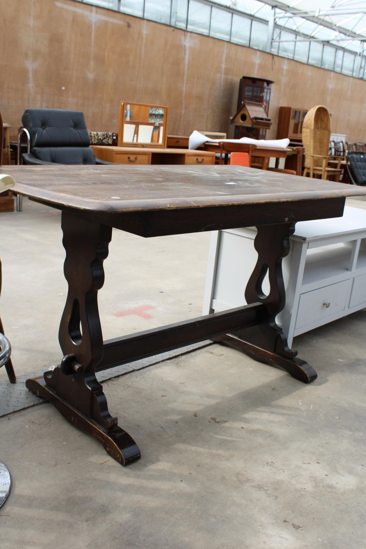 AN OAK REFECTORY STYLE DINING TABLE, 54" X 28" - Image 2 of 2