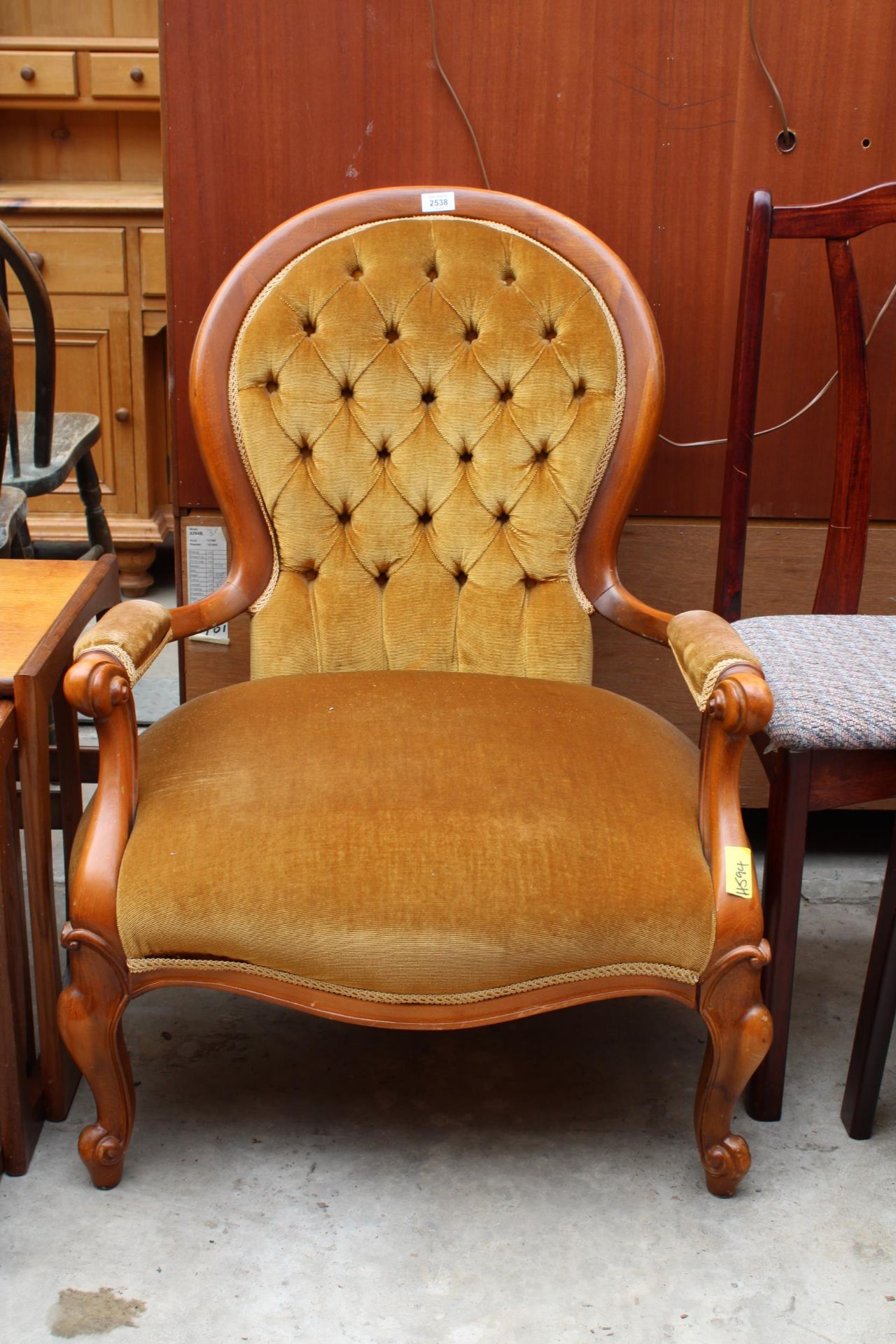A VICTORIAN STYLE BUTTON SPOON BACK LOUNGE CHAIR WITH SWEPT OPEN ARMS - Image 2 of 3