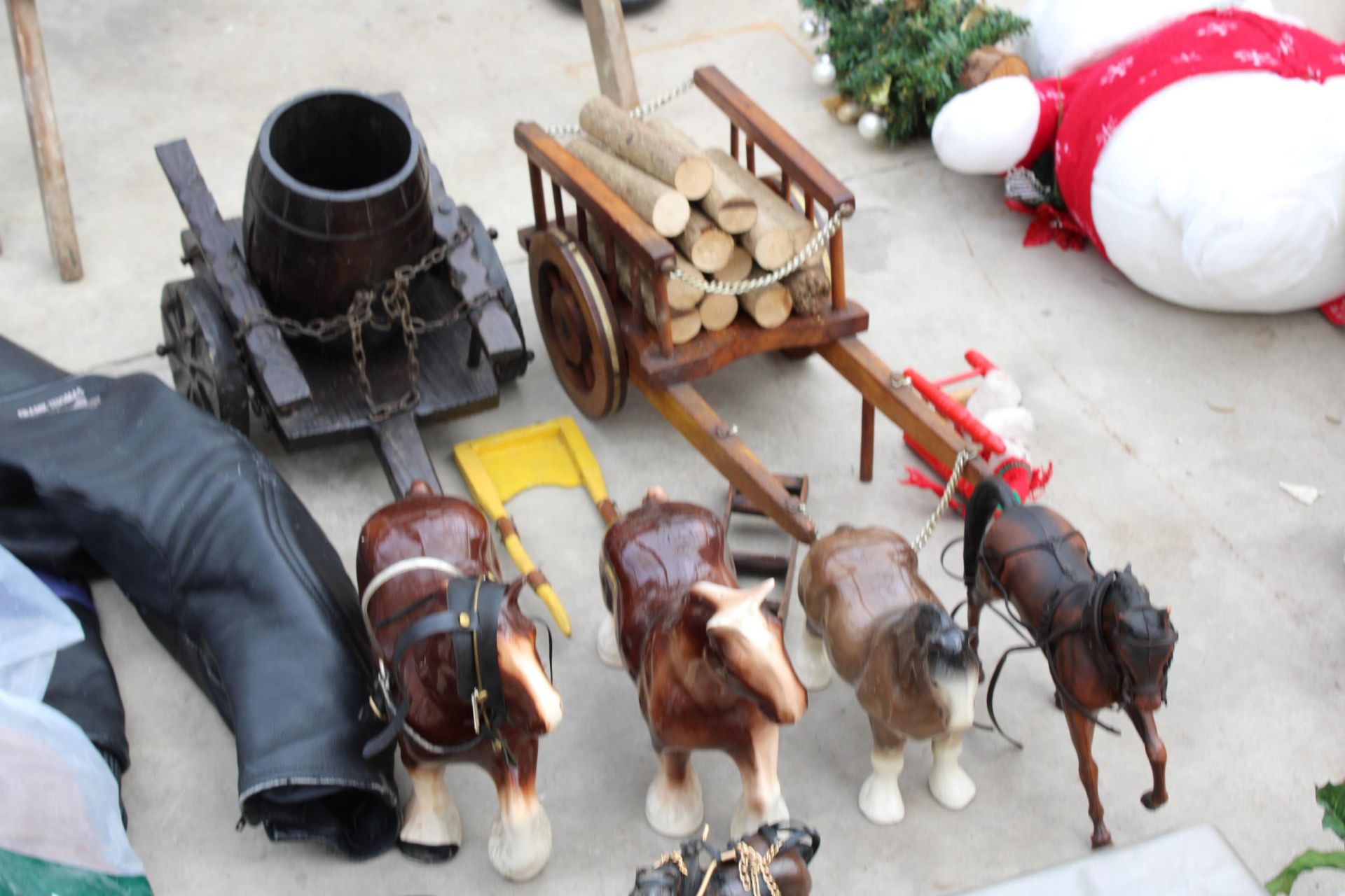 AN ASSORTMENT OF CERAMIC MODEL HORSES TO INCLUDE TWO CARTS - Image 4 of 4