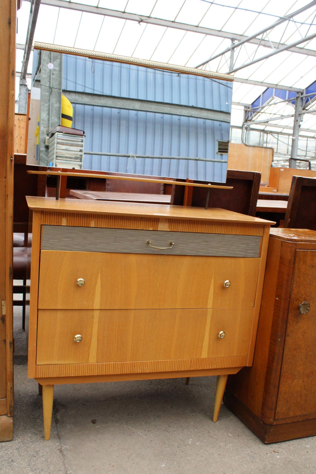 A RETRO OAK DRESSING CHEST ENCLOSING THREE DRAWERS, ONE BEING SILVER COLOURED, 30" WIDE - Image 2 of 4