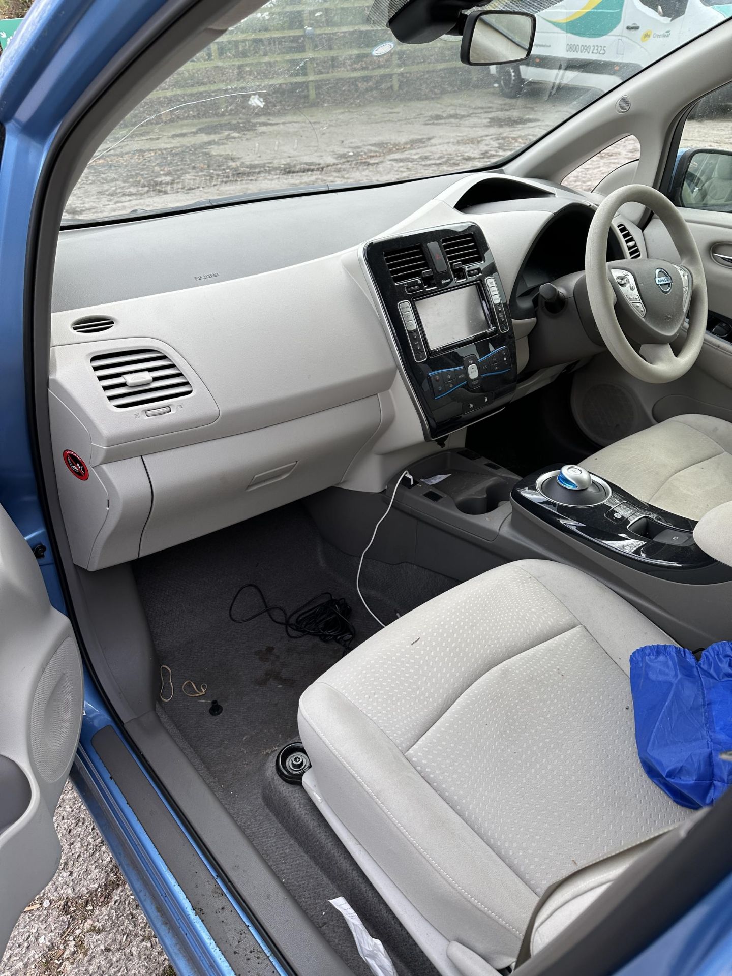 A 2012 NISSAN LEAF ELECTRIC CAR WITH CHARGER, REGISTRATION ML12 LZH. NO KEY, NO V5C, BELIEVED TO - Image 8 of 13