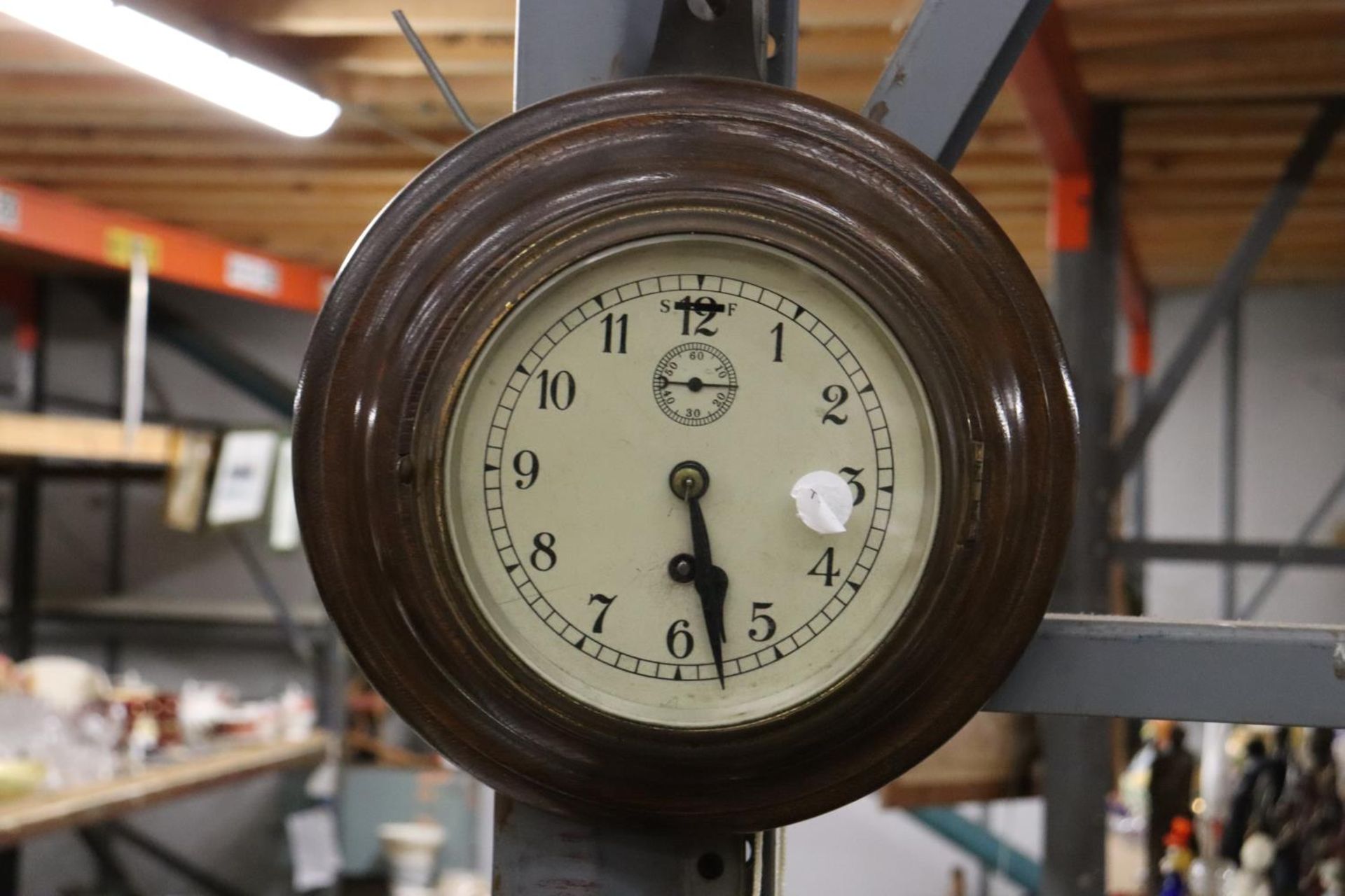 A VINTAGE MAHOGANY CASED ROUND WALL CLOCK