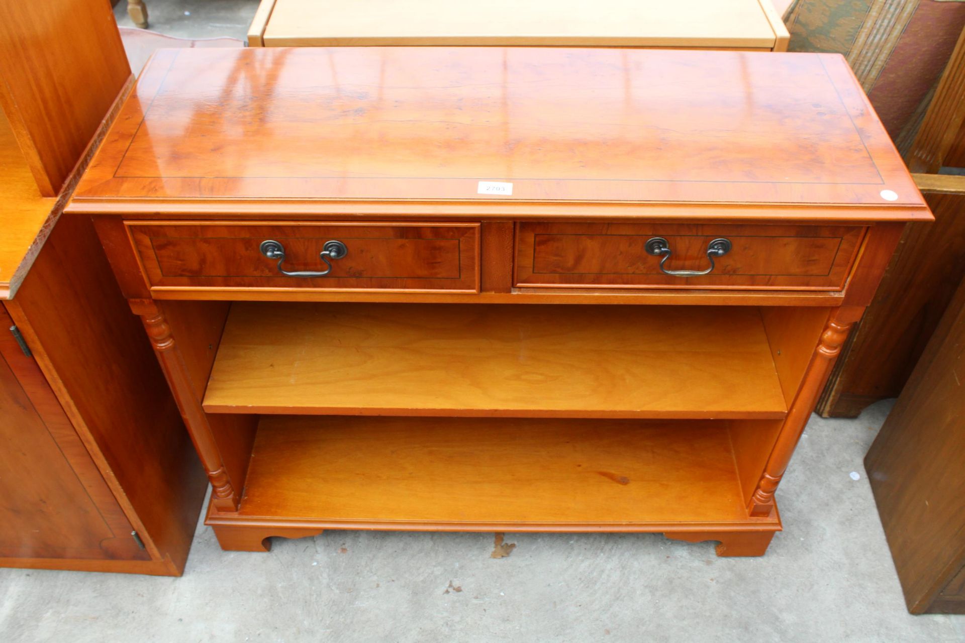 A MODERN YEW WOOD CONSOLE TABLE WITH TWO FRIEZE DRAWERS, 40" WIDE
