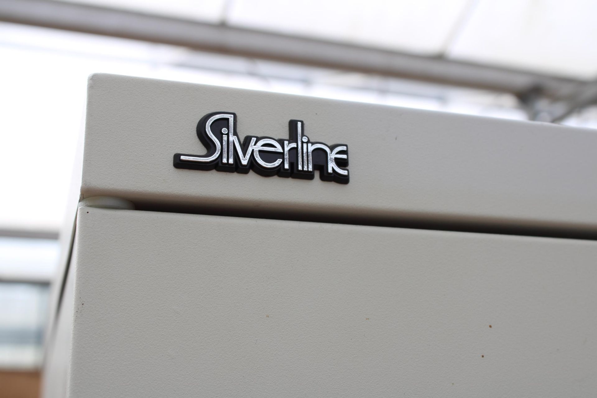 A MODERN TWO DOOR SILVERLINE METAL CABINET, 36" WIDE - Bild 3 aus 4