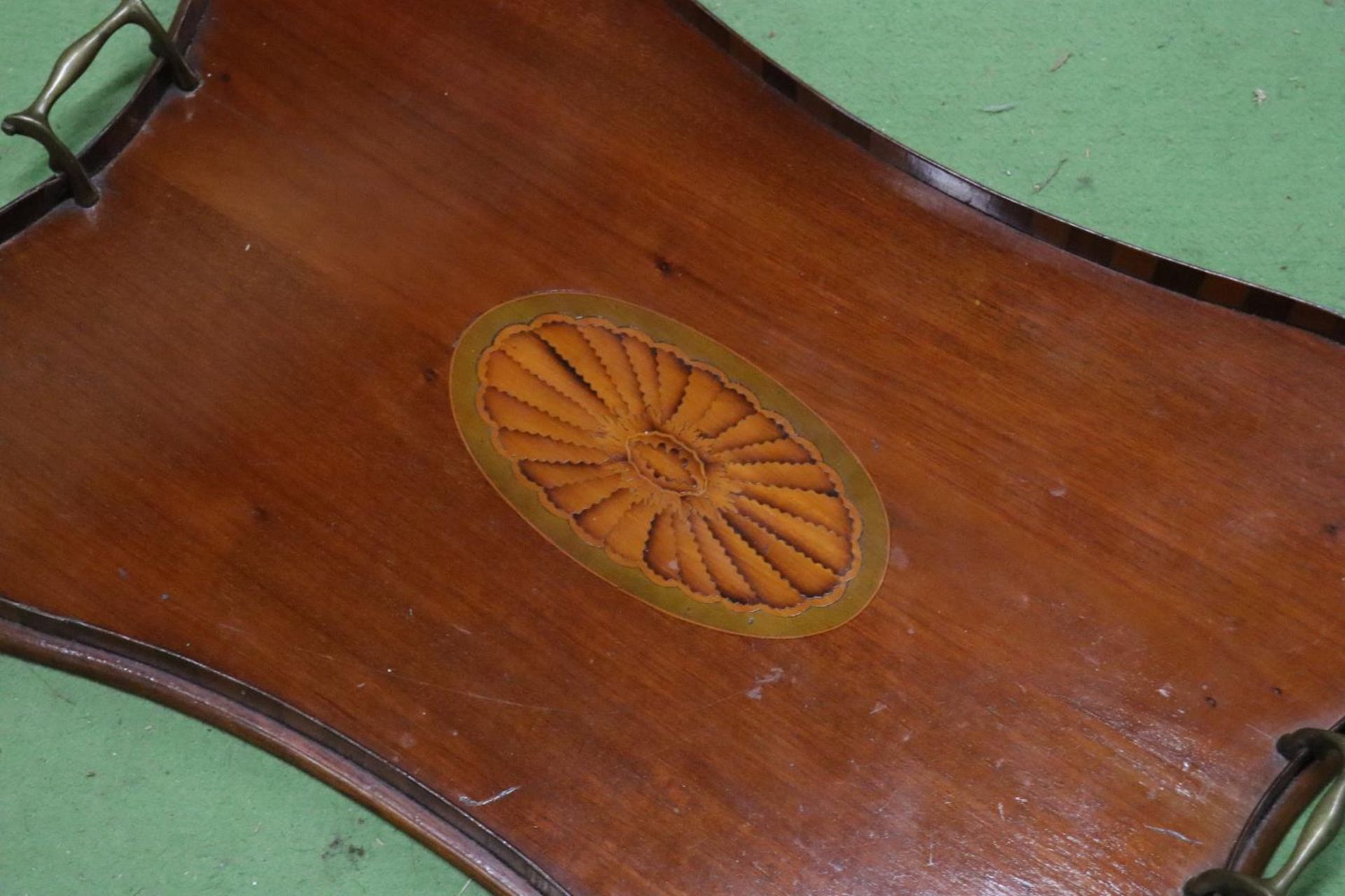 A VICTORIAN INLAID MAHOGANY TRAY - Image 3 of 4