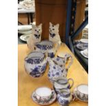A QUANTITY OF CERAMICS TO INCLUDE TWO ORIENTAL CUPS AND SAUCERS, A PAIR OF BLUE AND WHITE FIRESIDE