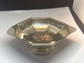 A HALLMARKED BIRMINGHAM SILVER OCTAGONAL DISH ON A PEDESTAL BASE GROSS WEIGHT 98.85 GRAMS