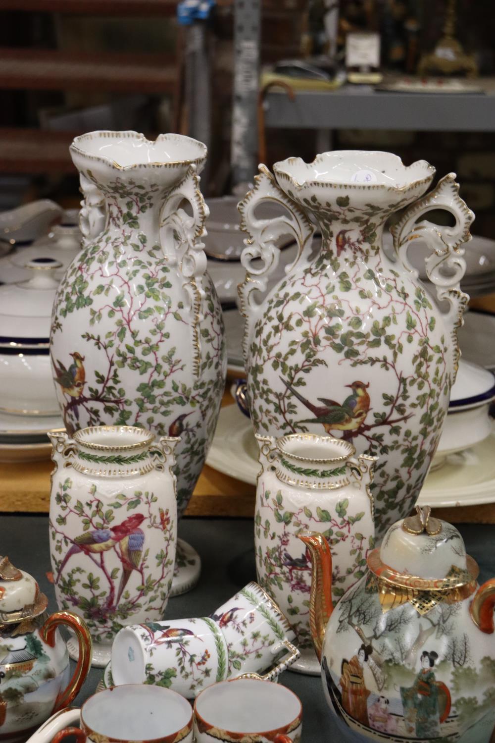 AN ORIENTAL TEASET TO INCLUDE TEAPOT, CUPS AND SAUCERS AND TO AUSTRIA VICTORIA LARGE VASES - Image 2 of 5