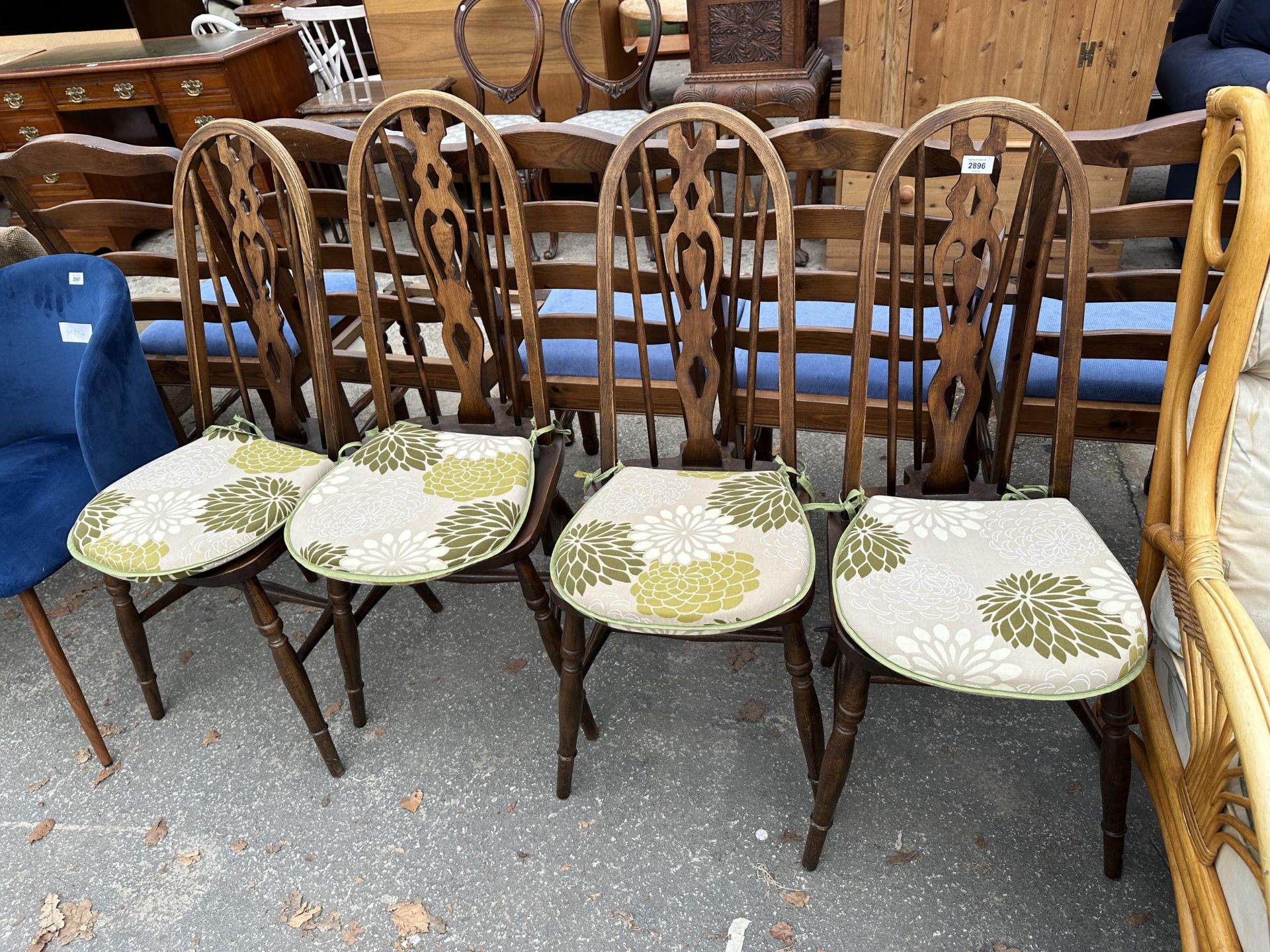 A SET OF FOUR ELM AND BEECH WINDSOR STYLE PIERCED SPLAT BACK DINING CHAIRS