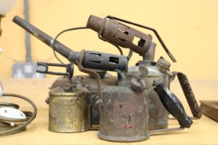 THREE VINTAGE BRASS BLOW LAMPS PLUS A VINTAGE OIL CAN