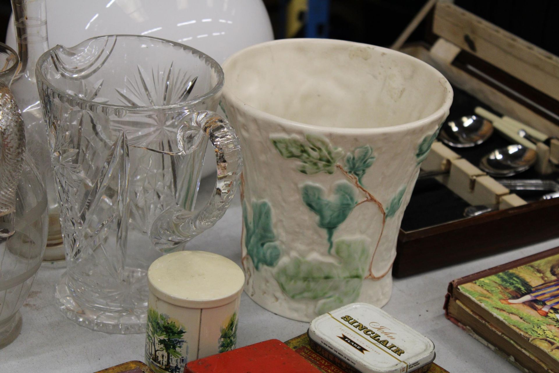 A QUANTITY OF GLASSWARE TO INCLUDE A PERFUME ATOMISER, JUGS, ETC, PLUS A LARGE SPODE 'VELAMOUR' VASE - Image 3 of 6