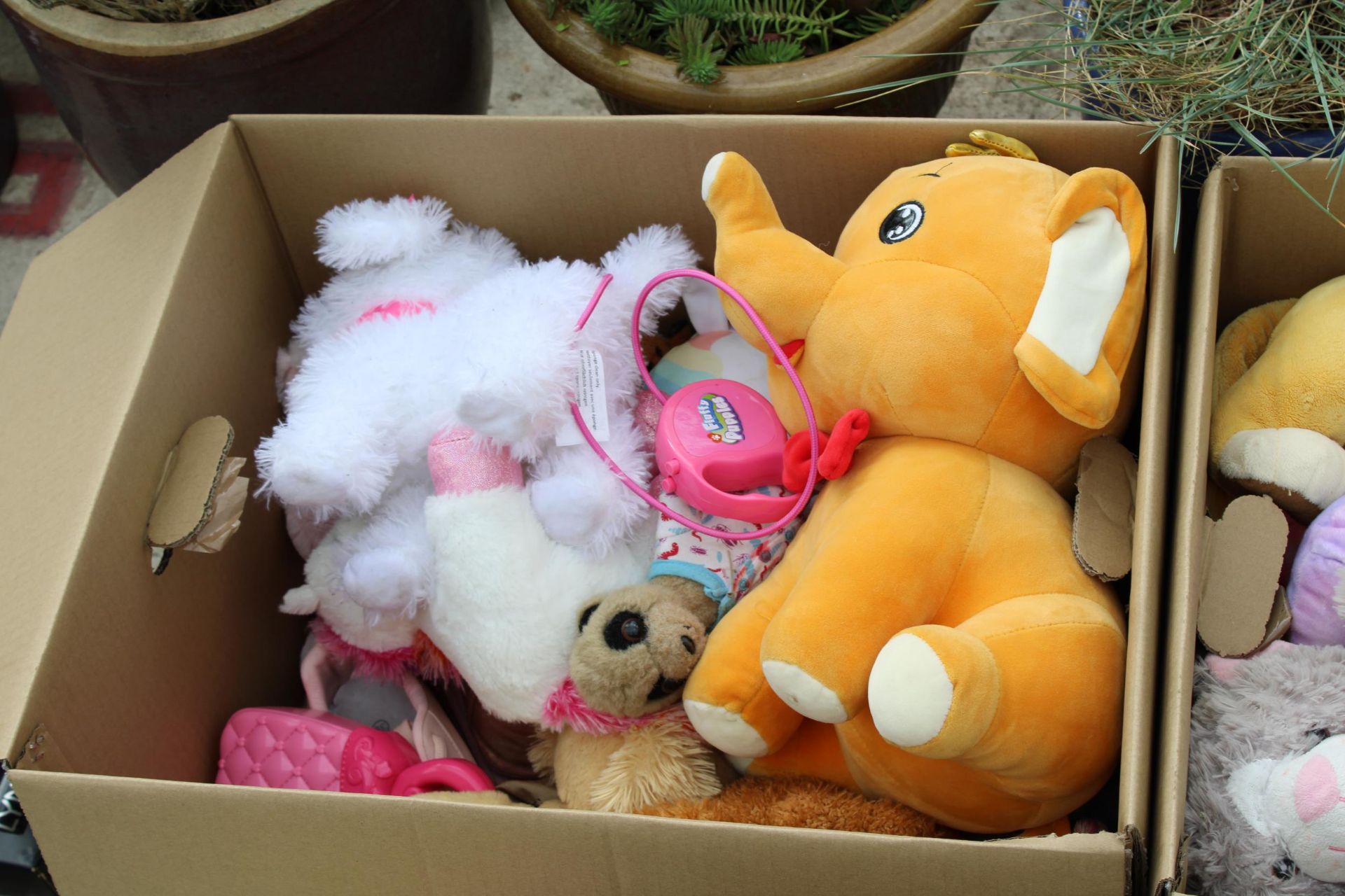 A LARGE ASSORTMENT OF CHILDRENS TEDDIES - Image 2 of 5