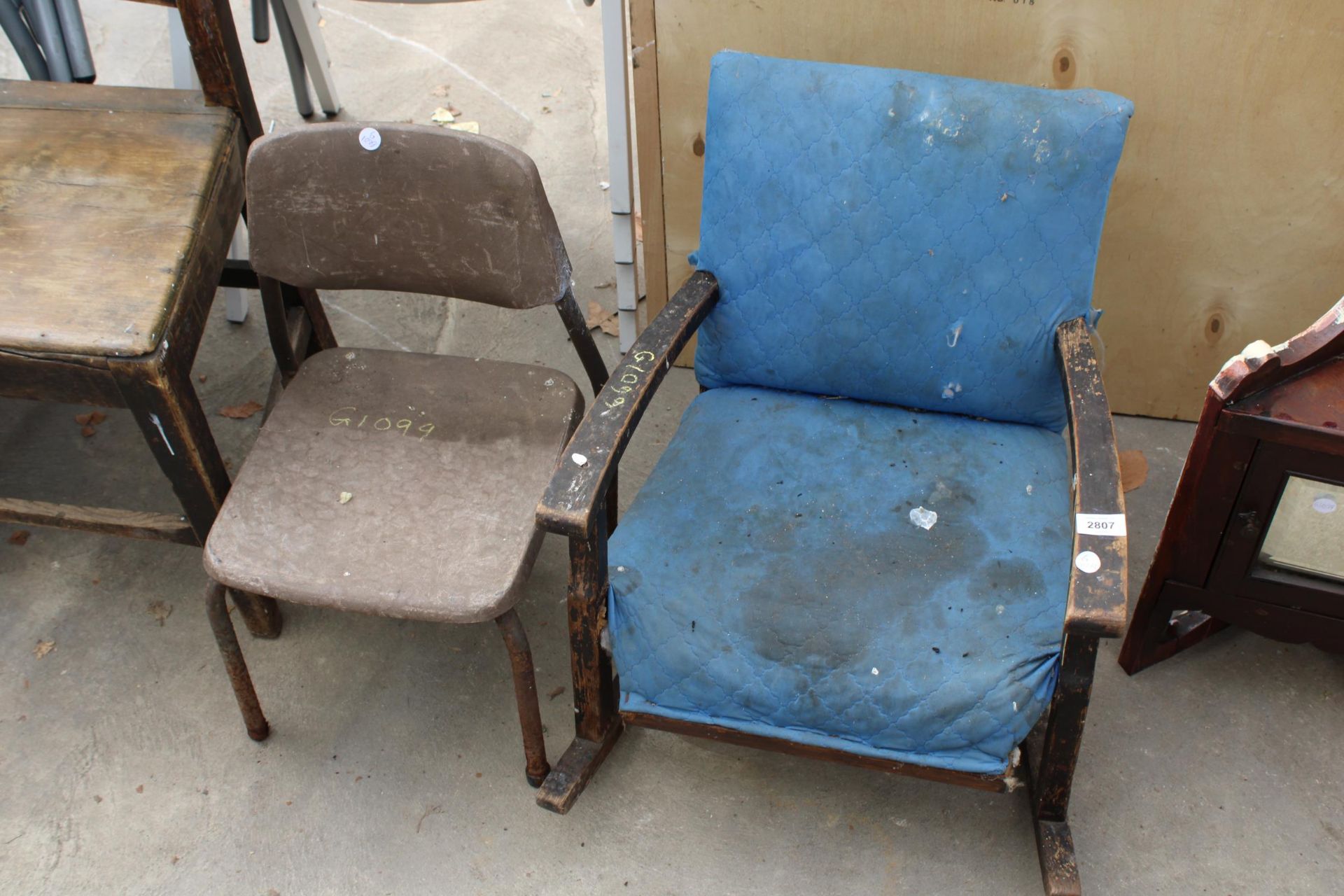 A MID 20TH CENTURY CHILDS ROCKING CHAIR AND COUNTIES FURNITURE GROUP CHILDS PLASTIC CHAIR