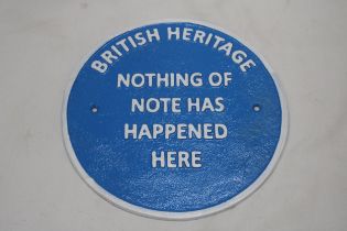 A CAST BRITISH HERITAGE SIGN, DIAMETER 24CM