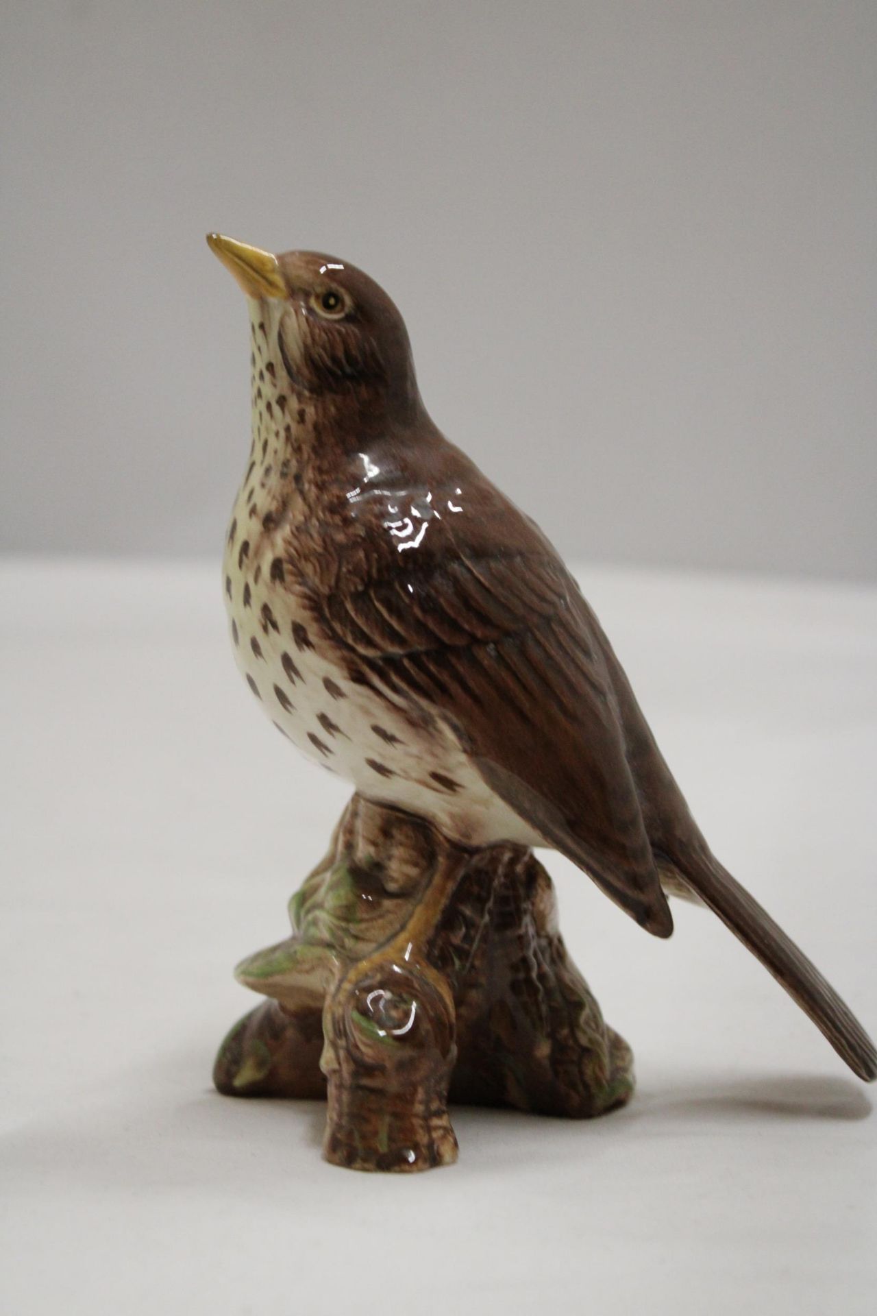A BESWICK SONG THRUSH - Image 2 of 6
