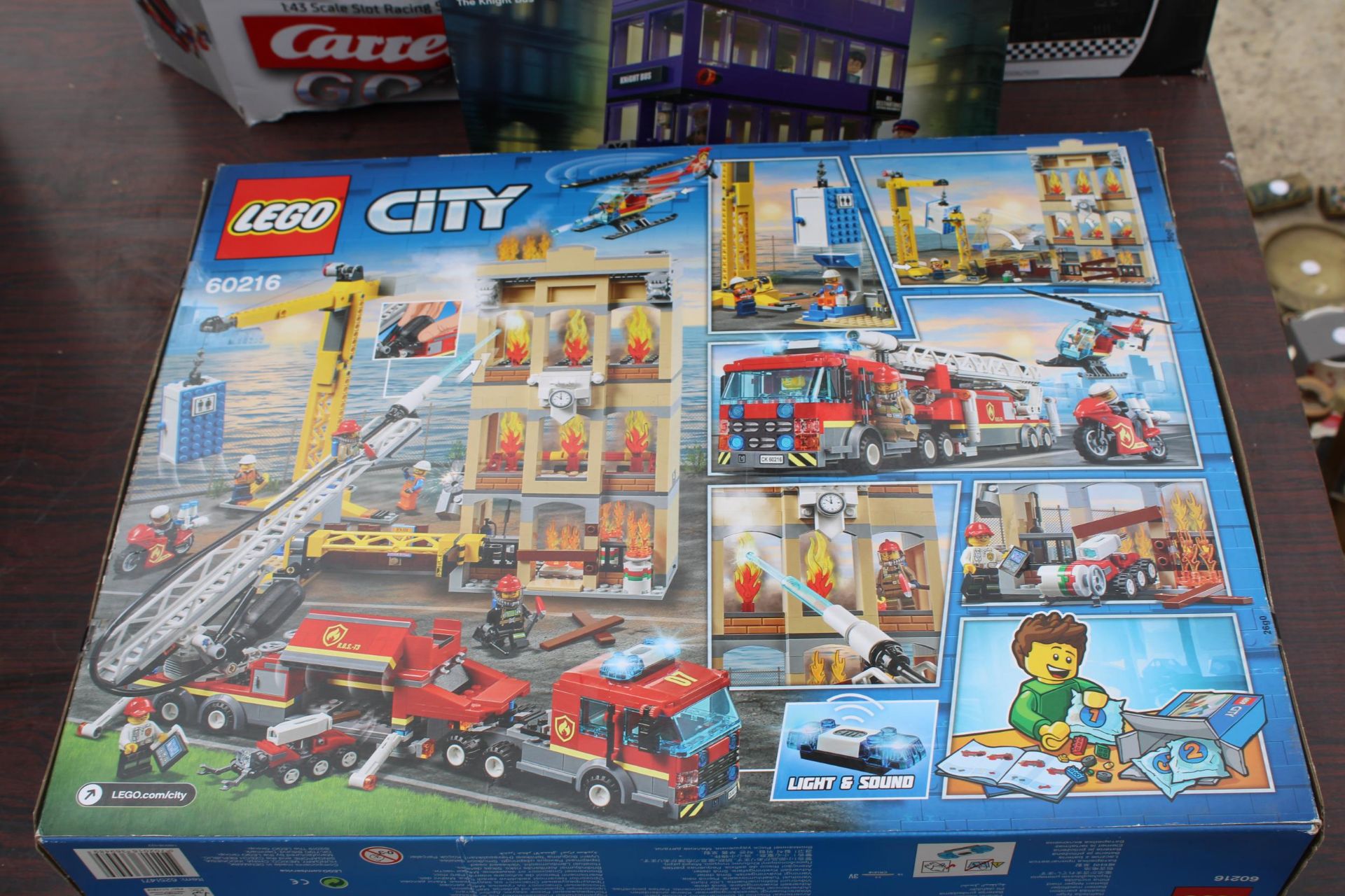 AN ASSORTMENT OF TOYS TO INCLUDE A BOXED LEGO CITY SET, A HARRY POTTER LEGO NIGHT BUS AND A - Image 7 of 7