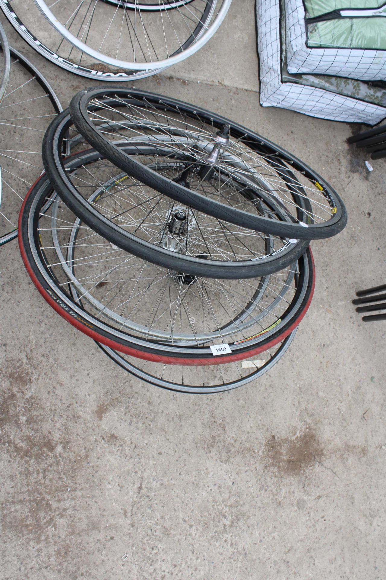 SIX VARIOUS BIKE WHEELS TO INCLUDE THREE WITH TYRES