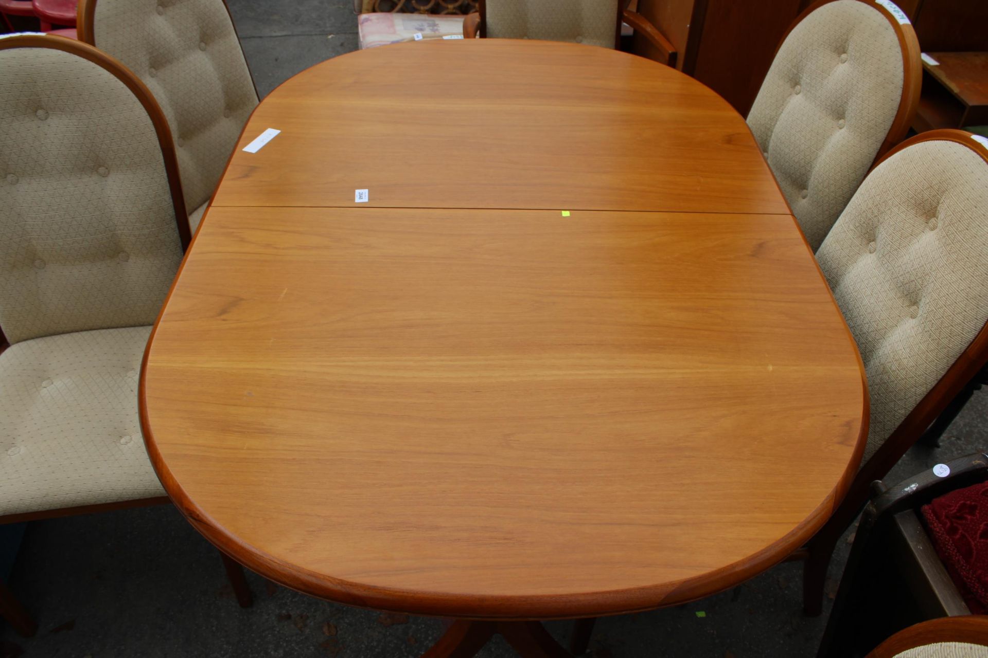 A RETRO TEAK SUTCLIFFE FURNITURE EXTENDING DINING TABLE, 56" X 40" (LEAF 21") AND SIX CHAIRS, TWO - Image 6 of 7