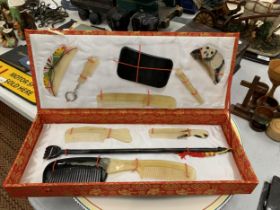 AN ORIENTAL GEISHA BOXED COMB SET