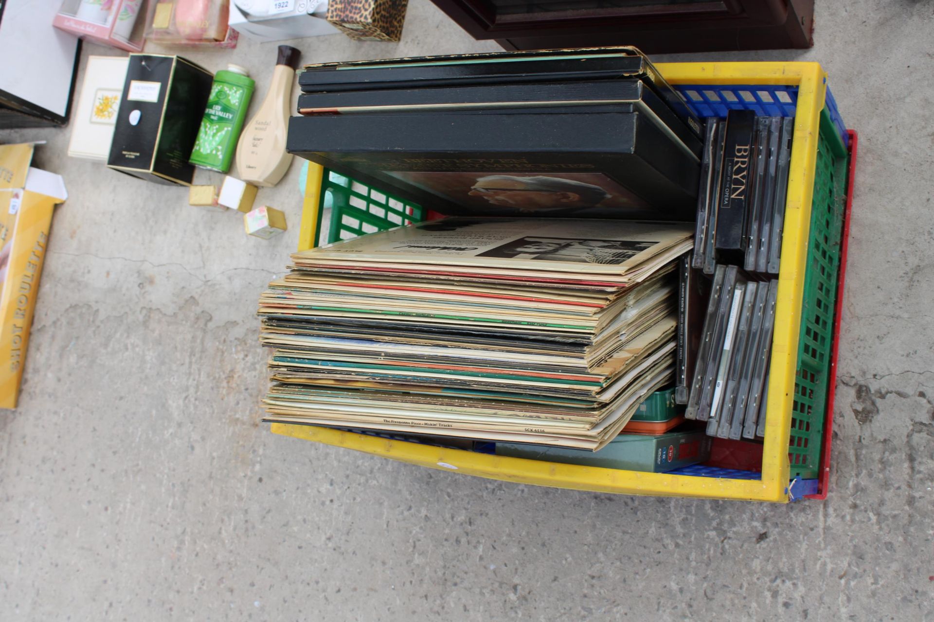 A LARGE ASSORTMENT OF CDS AND LP RECORDS - Image 2 of 3