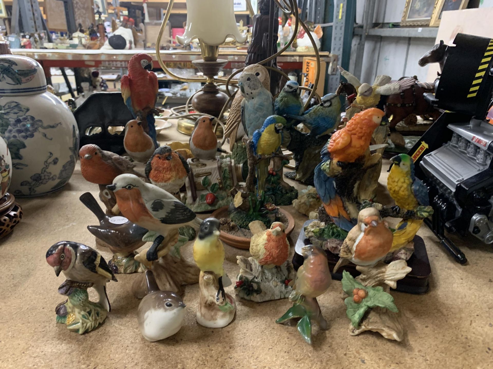 A LARGE LOT OF BIRD RELATED FIGURES TO INCLUDE BESWICK ETC (SOME A/F)