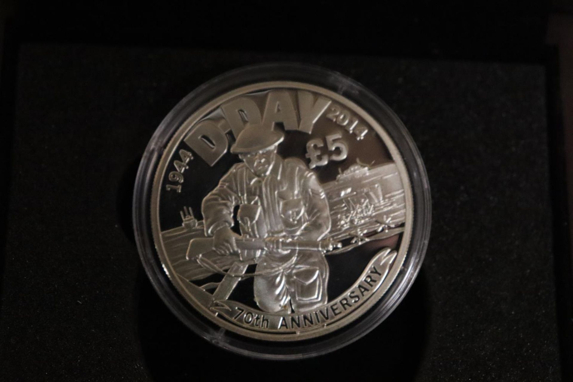 JERSEY 2014 , 70TH ANNIVERSARY OF D-DAY , £5 SILVER PROOF COIN . BOXED & ENCAPSULATED - Image 3 of 4