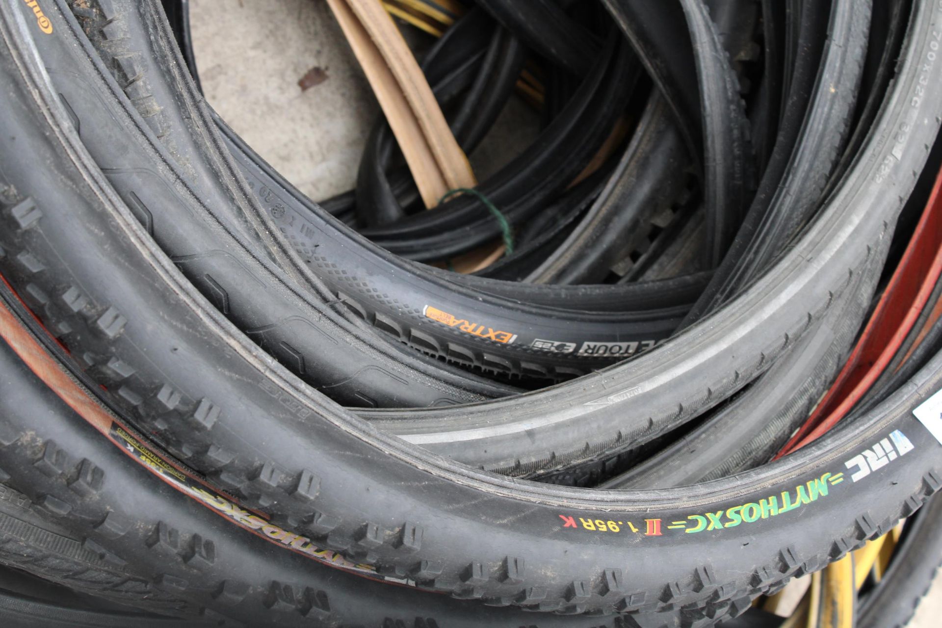 A LARGE QUANTITY OF ROAD RACING AND MOUNTAIN BIKE TYRES - Image 3 of 3
