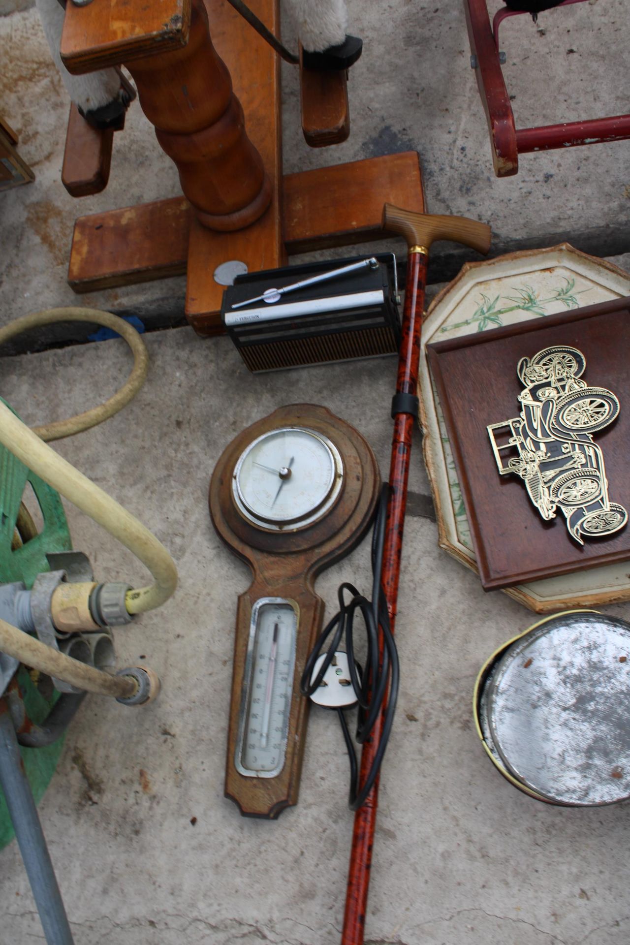 AN ASSORTMENT OF ITEMS TO INCLUDE A BAROMETER, MIRROR AND VINTAGE TINS ETC - Image 2 of 3