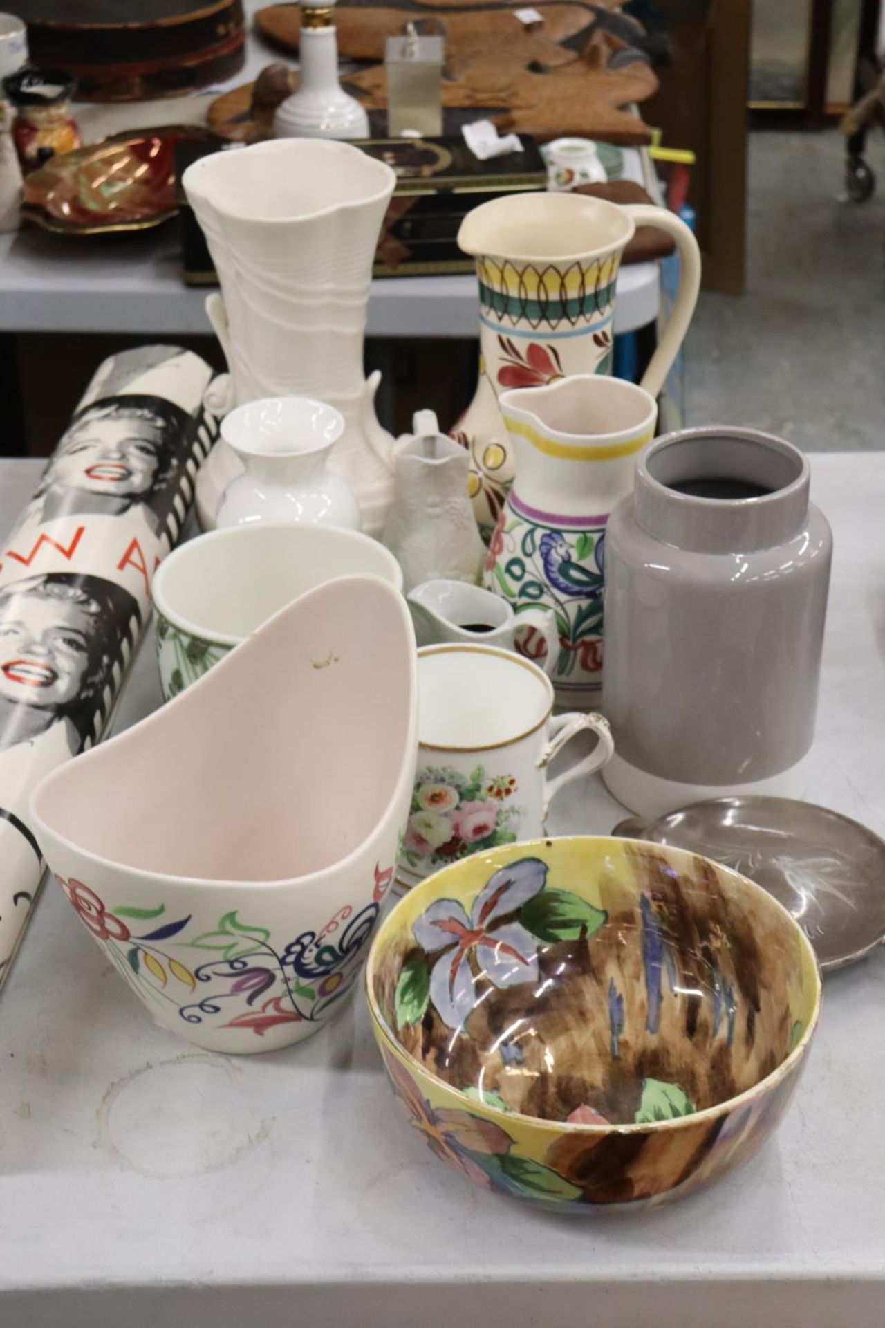 A QUANTITY OF CERAMICS TO INCLUDE PORTMERION JUGS, POOLE POTTERY, AYNSLEY LITTLE SWEETHEART,