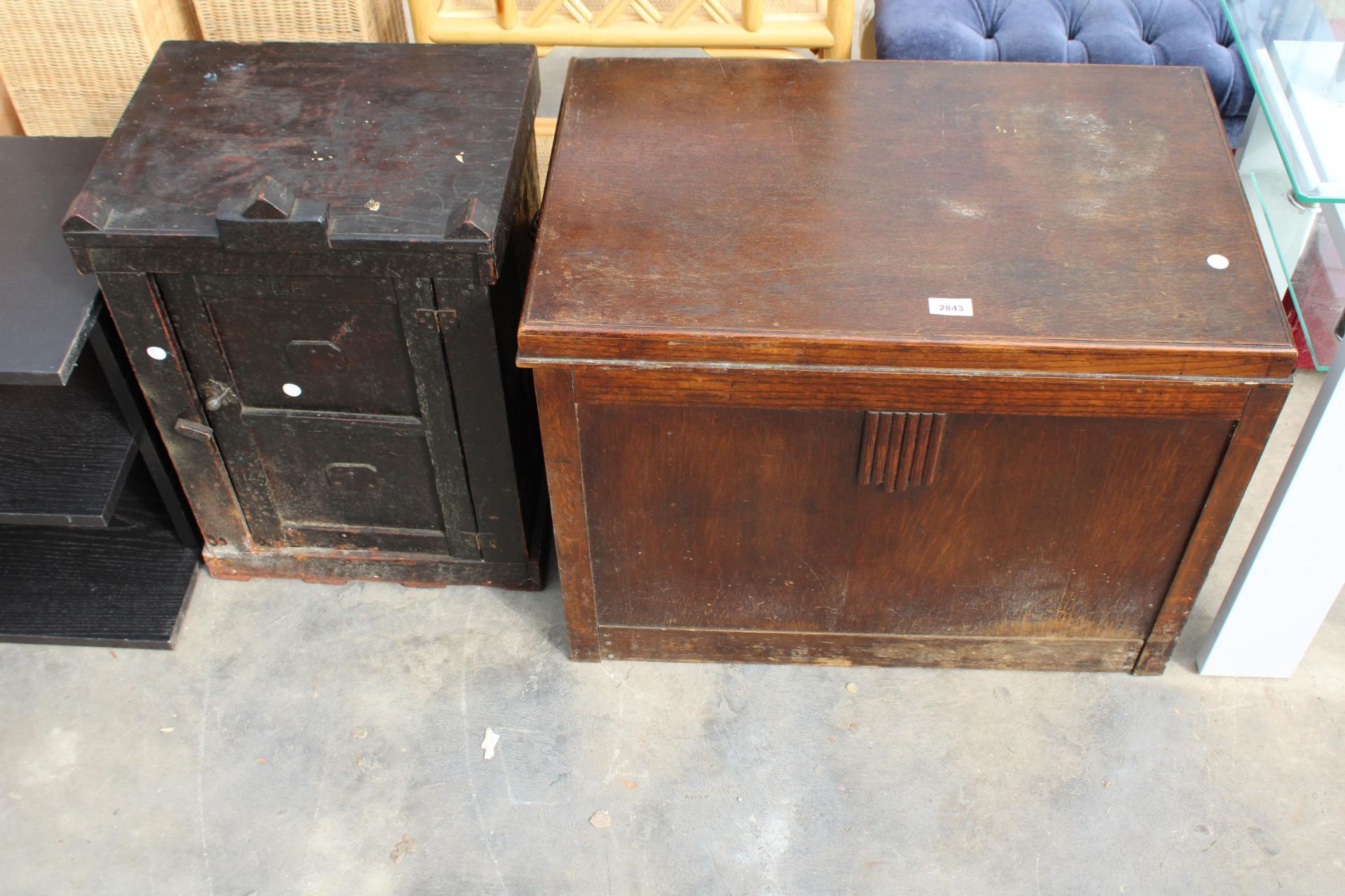 A MID 20TH CENTURY OAK BLANKET CHEST AND SMALL CABINET WITH PANEL DOOR