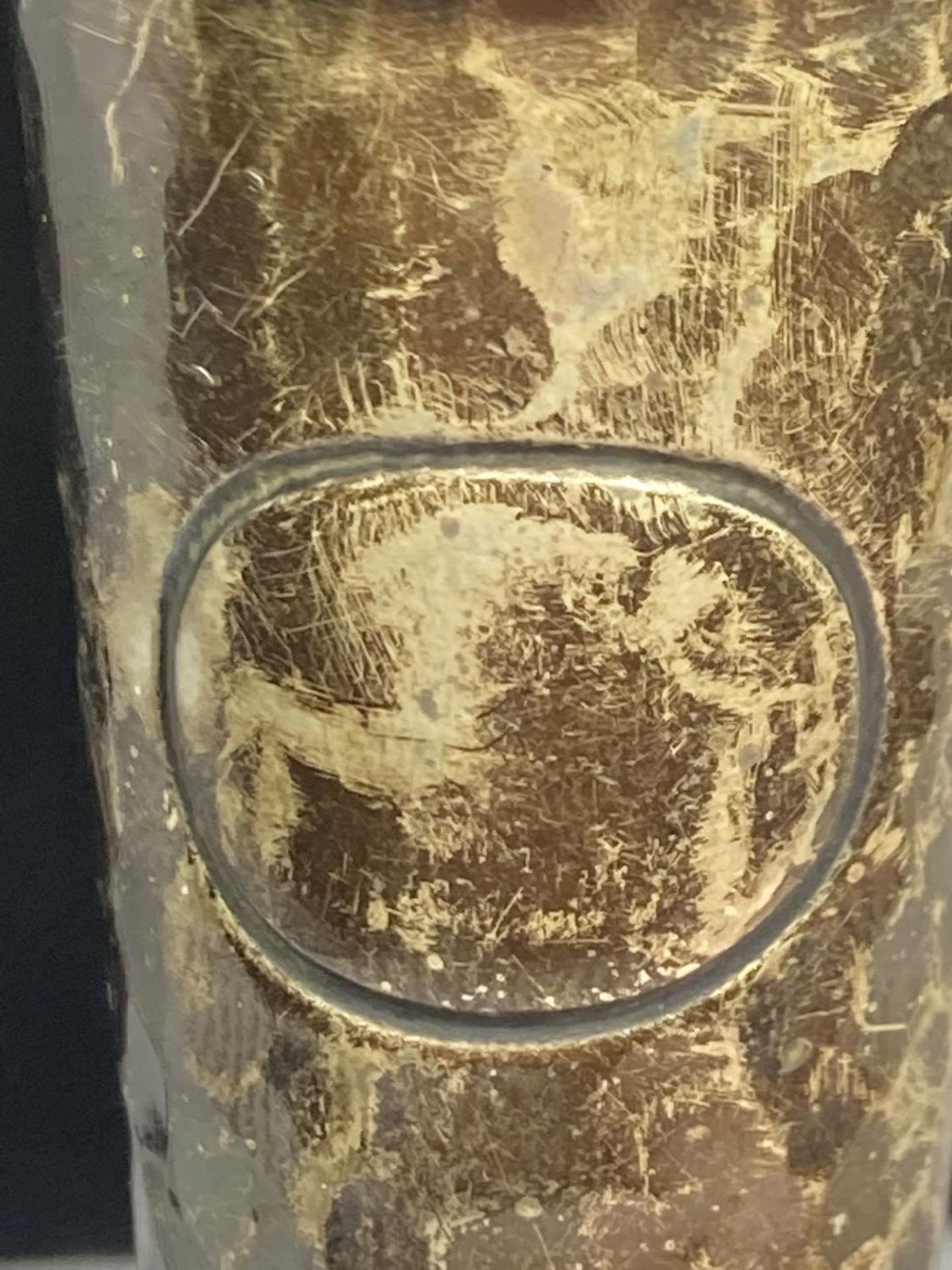 A HALLMARKED SHEFFIELD BUD VASE WITH WEIGHTED BASE AND INTERIOR GROSS WEIGHT 162.5 GRAMS - Image 2 of 5