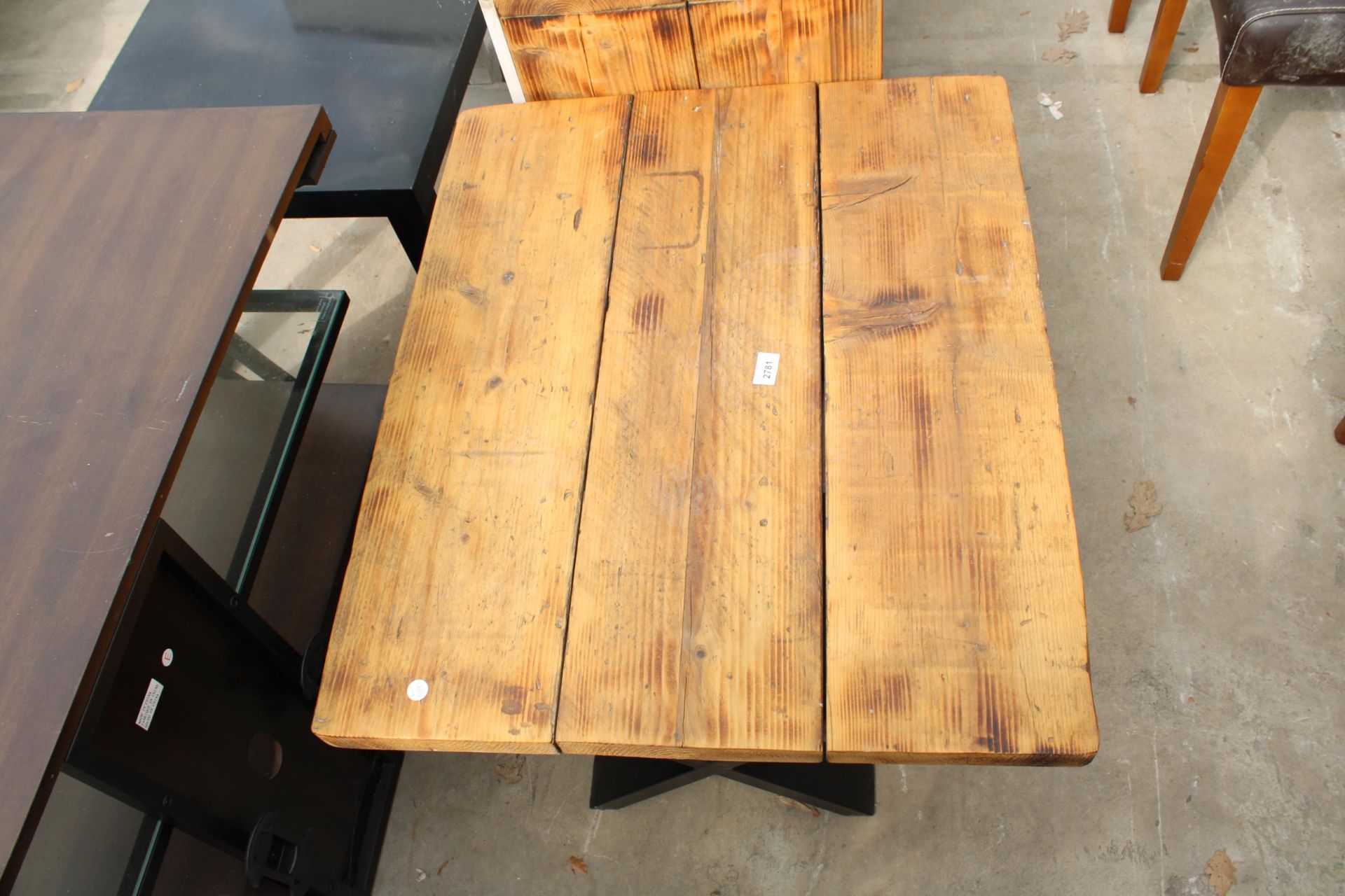A MODERN PLANK TOP COFFEE TABLE ON METAL X FRAME 31.5" X 26" - Image 2 of 2