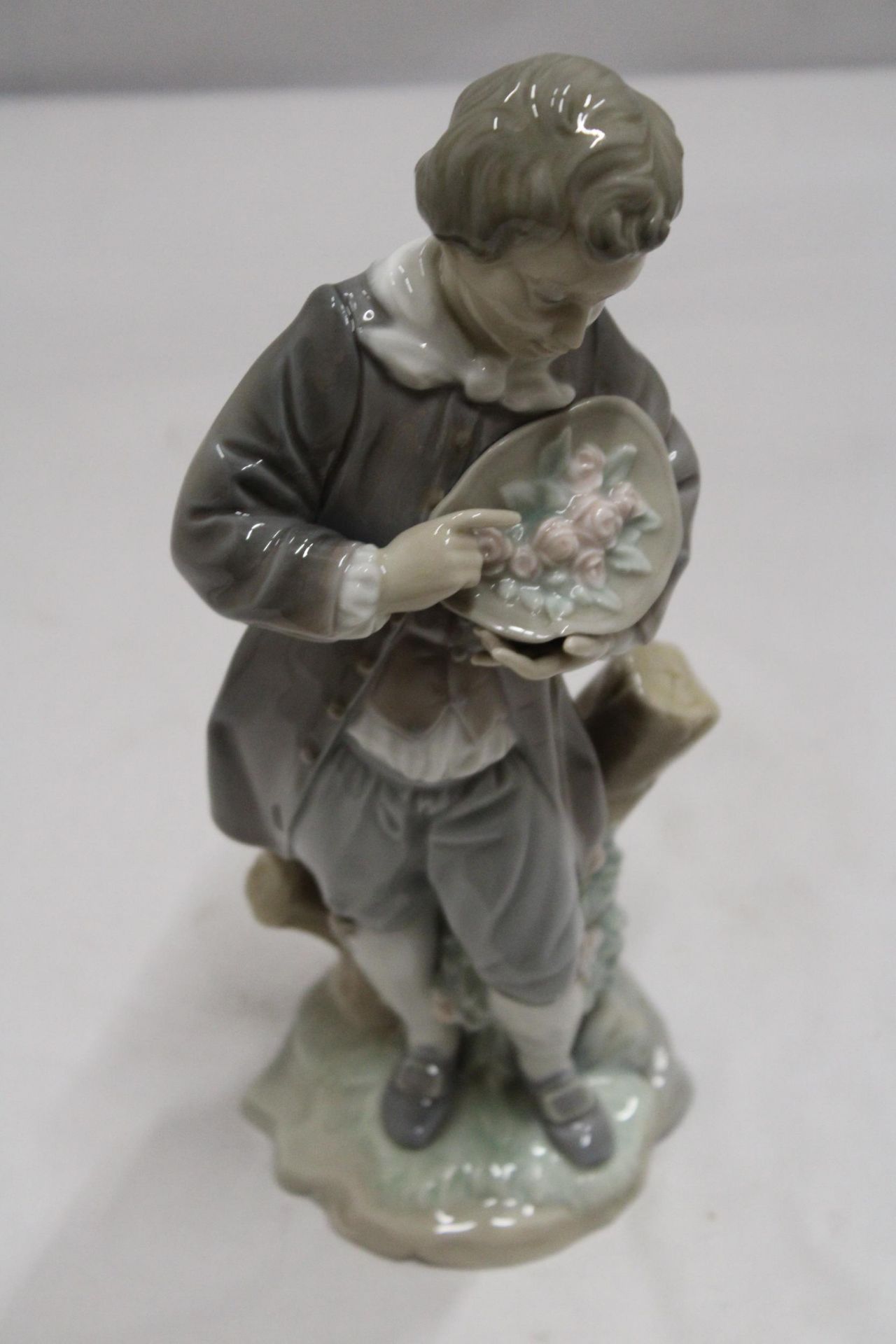 A LLADRO FIGURE OF DONCEL WITH ROSES